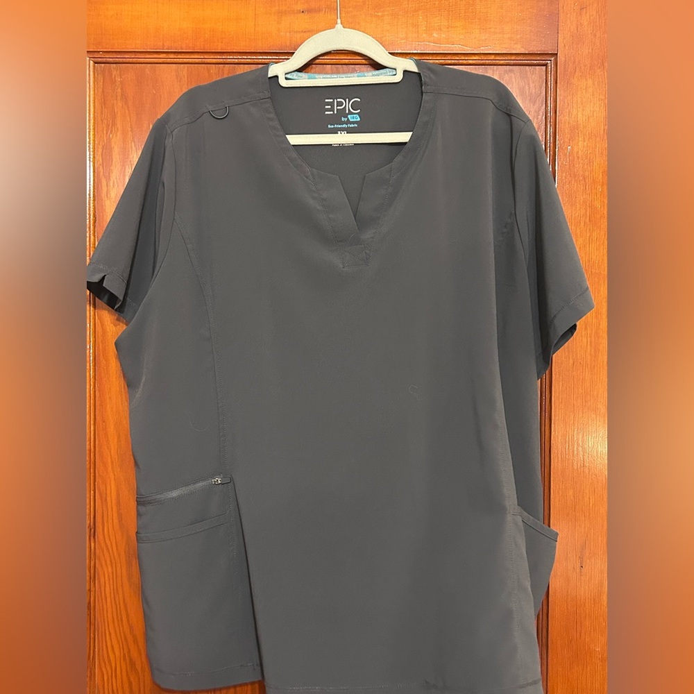 Epic grey scrub top 3xl